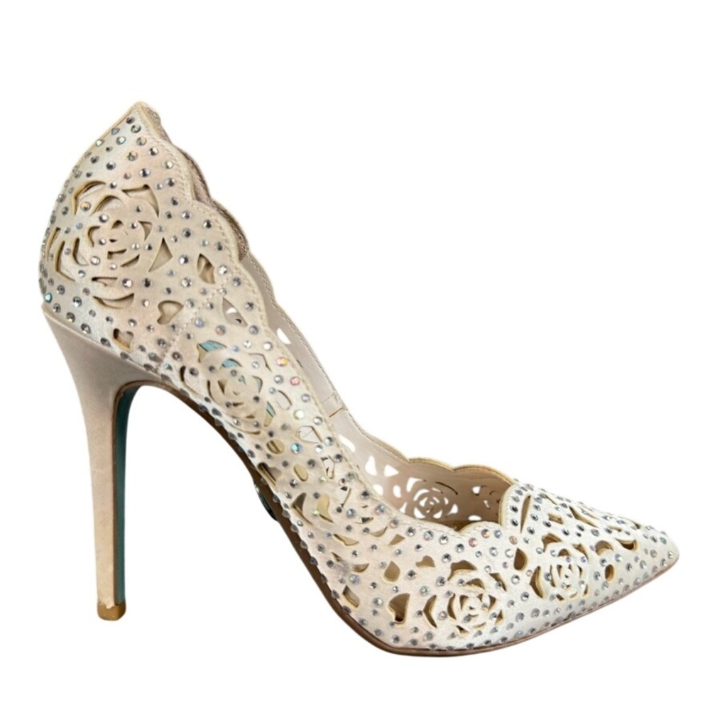 Betsey Johnson SB-ADLEY Ivory Satin Laser Cut Rose Rhinestone Blue Sole Pumps 6